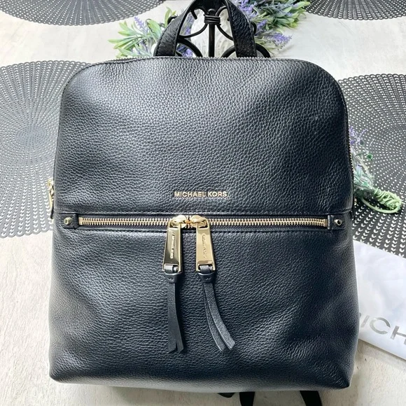 Michael Kors Backpack 🖤 - Picture 2 of 9